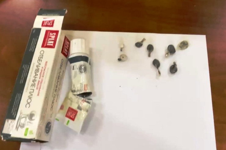 Bakıda həbsxanaya diş pastasının içində  narkotik keçirmək istədilər