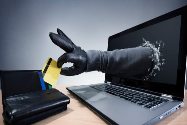 Dünən bank kartlarından 10 min manatdan çox  pul oğurlanıb