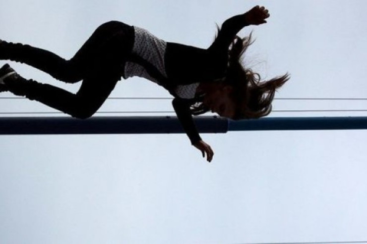 Ticarət mərkəzində FACİƏ:  xadimə 3-cü mərtəbədən yıxıldı