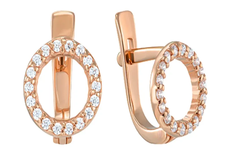 2025-ci ildə hansı aksesuarlar dəbdədir: vurğu sırğalardadır 