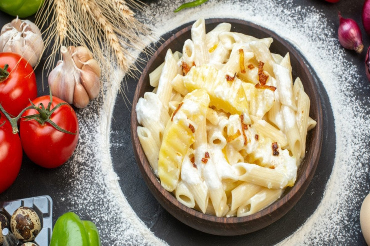 Makaronları qat-qat dadlı edən sadə inqrediyent 