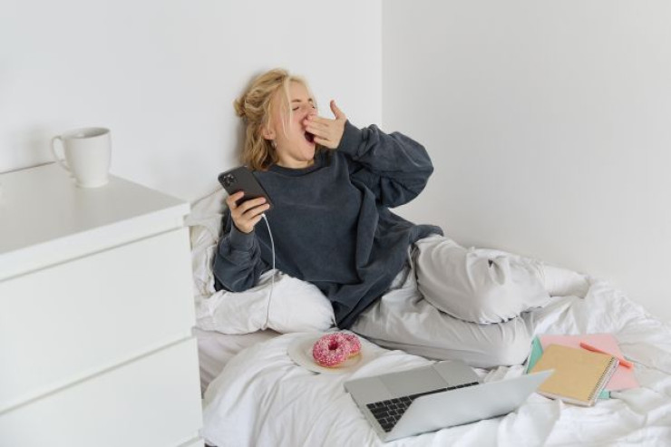 Telefonunuzu yatağınızın yanında  şarj edirsiniz?   - Buna görə təhlükəlidir 