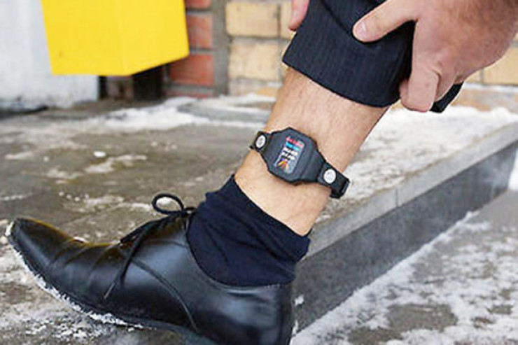 Azərbaycanda sabiq məmura  elektron qolbaq taxıldı