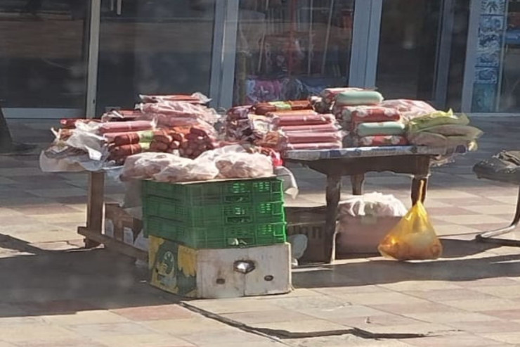 "ZİRZƏMİ"  kolbasaları gün altında satılır: DİQQƏTLİ OLAQ 