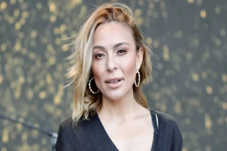 Tanınmış aktrisa səhnədə huşunu itirdi 