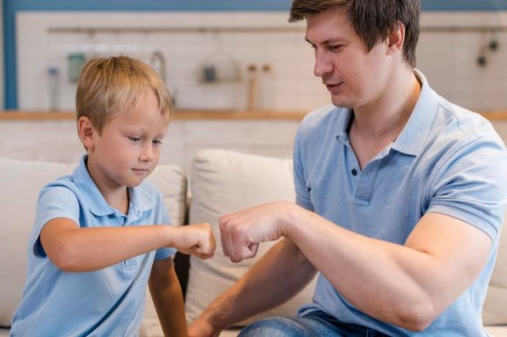 Oğlunu əsl kişi kimi necə tərbiyə etmək və həddi aşmamaq - 10 əsas qayda 