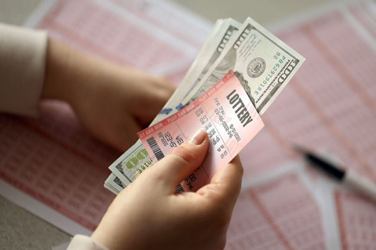 Feldşer lotereyadan 1 milyard uddu 