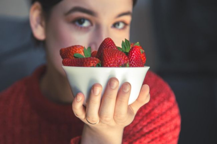 Çox çiyələk yemək  sizi kökəldə bilər