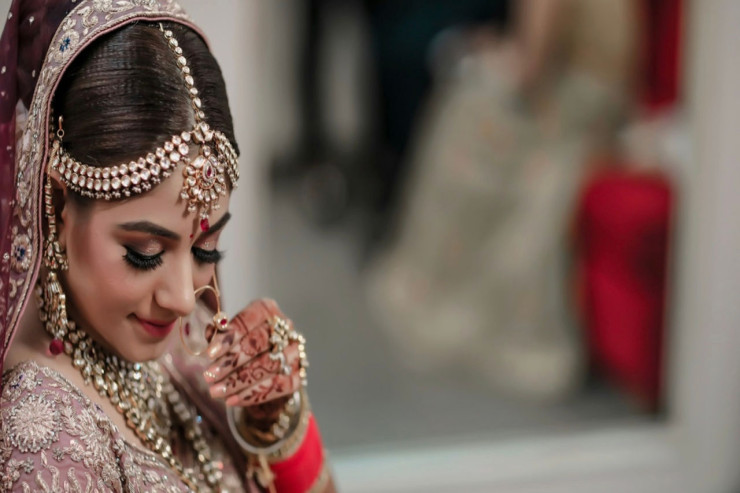 7 ayda 25 kişi ilə  evləndi