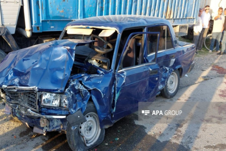 Sabirabadda iki maşın toqquşdu: ölən var 