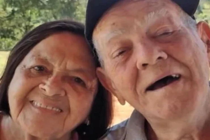 74  il evli qalıb eyni gündə ölən  cütlük...