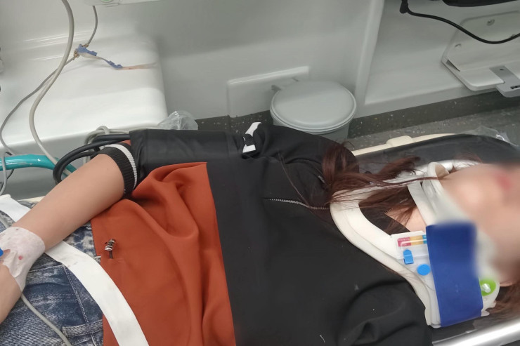 Bakıda 19 yaşlı qız binadan yıxıldı 