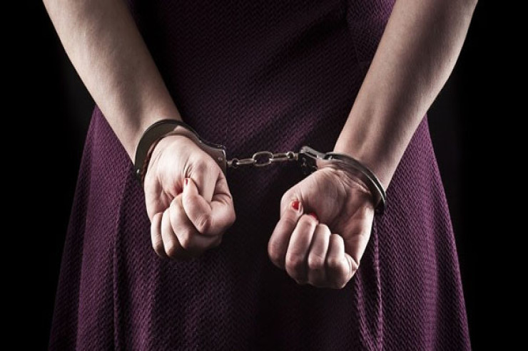 75 yaşlı qadın kişini şantaj etdi 