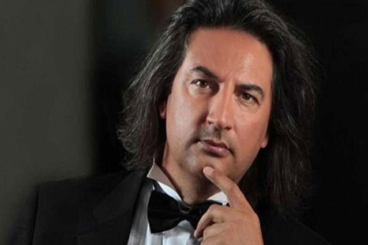 Çelik izləyicisi ilə mübahisə etdi:  "Sən cahilsənsə, mən nə edə bilərəm?" 