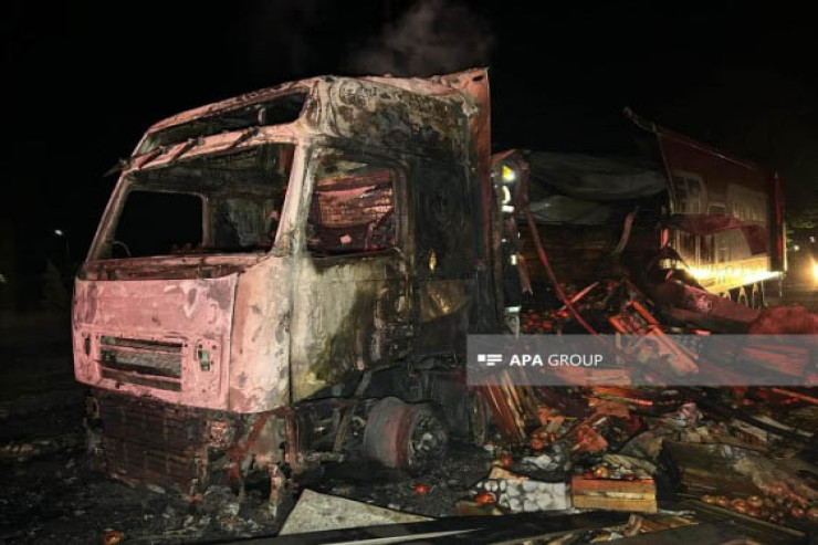 Pomidor dolu TIR belə yandı - FOTO 