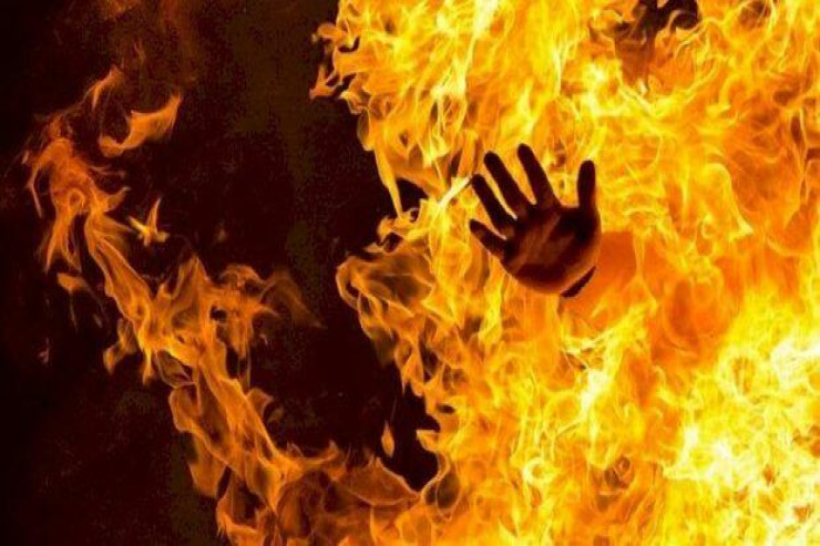 Şəmkirdə ocağa benzin tökən kişi yanıb öldü 