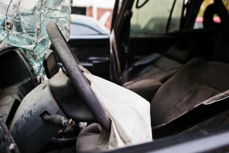 Bakıda "Gentra" dirəyə çırpıldı, sürücü öldü - VİDEO 