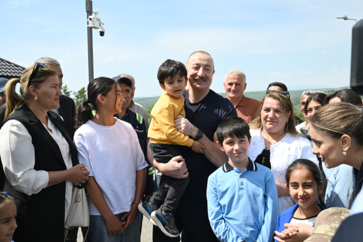 Prezident uşaqlarla şəkil çəkdirdi - FOTOLENT 