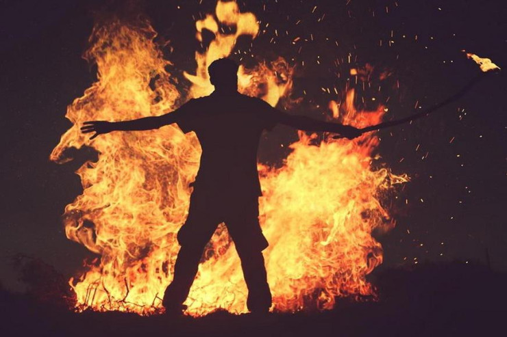 Azərbaycanda AİLƏ DRAMI:  arvadının şantaj etdiyi kişi özünü yandırdı