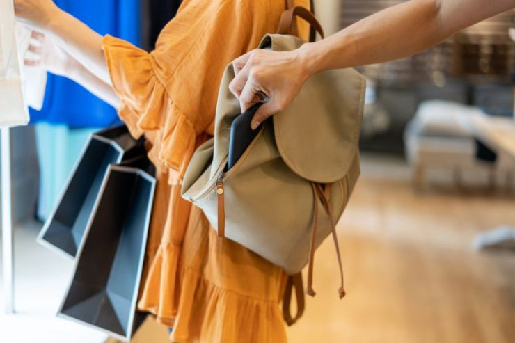 Dünyanın hər yerindən minlərlə oğurlanmış iPhone  bir yerdə göründü: sxem necə işləyir? 