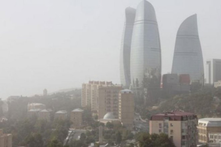 Bakını toz bürüyüb 