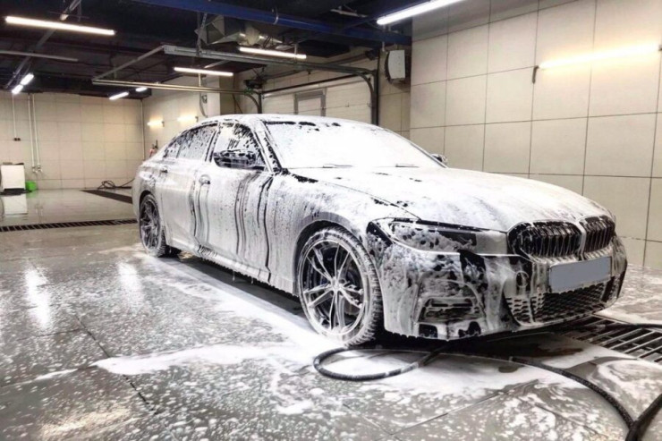 Bakıda "moyka" işçisi  maşından külli miqdarda pul oğurladı 