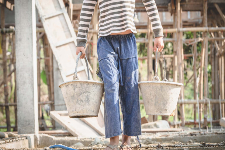 Azərbaycanda DƏHŞƏT:  əsir kimi saxlayıb zorla işlətdi 