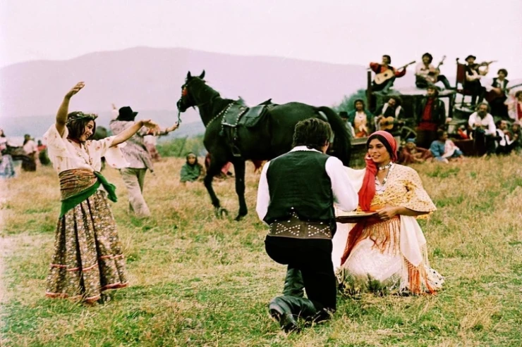 Toy və ilk toy gecəsi:  qaraçıların qeyri-adi ənənələri 