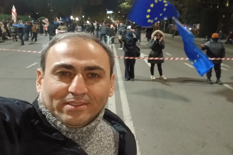 Tbilisidə aksiyalara qoşulan  jurnalist Əfqan Sadıqov CƏRİMƏLƏNDİ 