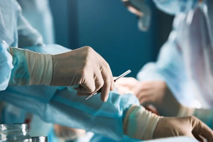 Plastik cərrahlara  sertifikat verənlərin tələbi RƏDD EDİLDİ  - MƏHKƏMƏ