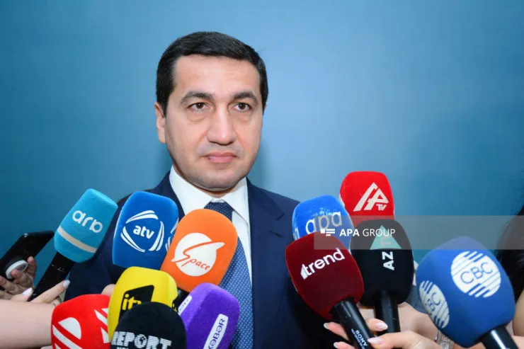 Prezidentin köməkçisi – Prezident Administrasiyasının Xarici siyasət məsələləri şöbəsinin müdiri Hikmət Hacıyev