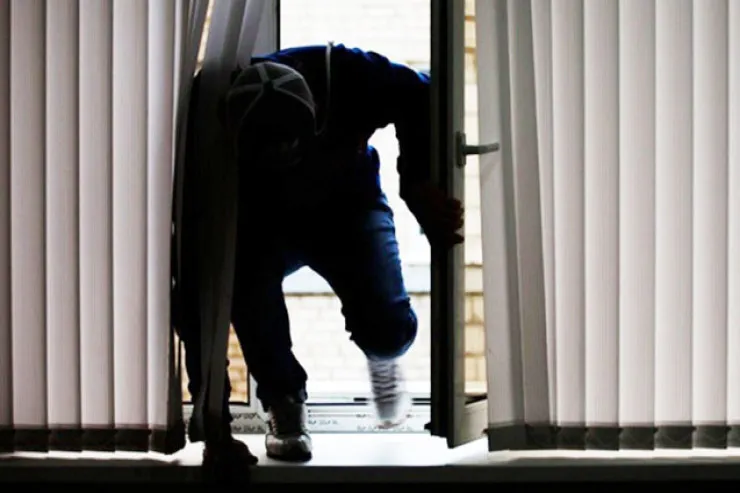 Bakıda OFİSDƏN OĞURLUQ:  saxlanılanlar var