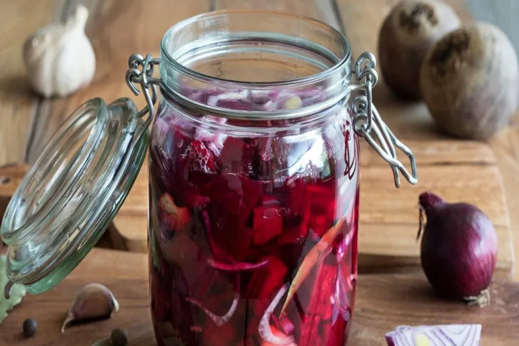 Çuğundurla marinad edilmiş  soğan RESEPTİ 