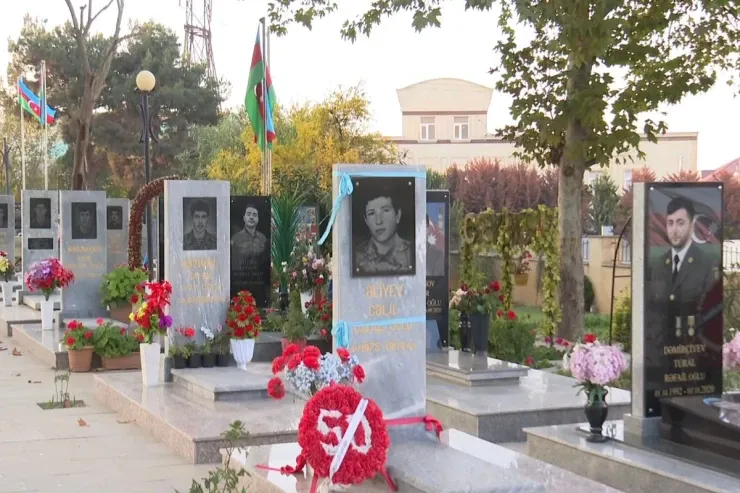 Bakıda iki şəhidin məzarı  qarət edildi