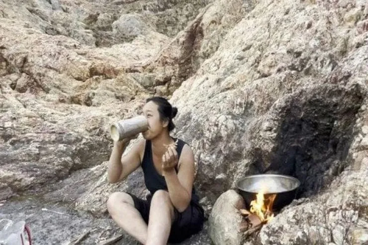 50 siçan yedi:  Qadın sağ qalma yarışında  14 kilo arıqladı 