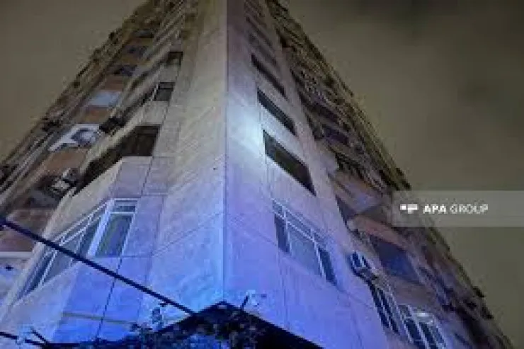 Yanan binada işıq, su və qaz yoxdur - Hamı qohumların evinə köçüb 