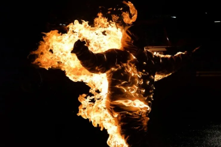 “Başına benzin tökdü, gördüm ki, yanır” – Yanaraq ölən Zəhmətin MƏHKƏMƏSİ  