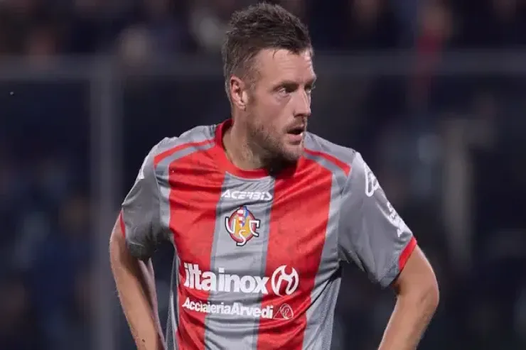 Tanınmış futbolçunun evi qarət edildi 