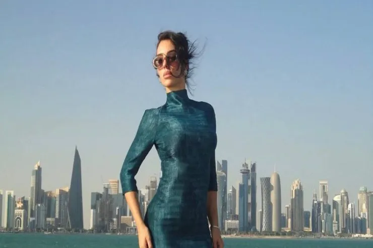 Ronaldonun nişanlısı zümrüd rəngli don geyinib  Qətərdən FOTOLAR  paylaşdı 