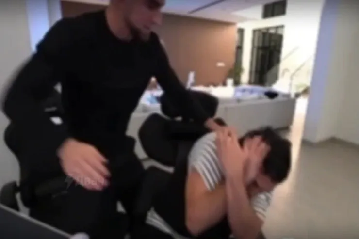 Azərbaycanlı bloqer canlı yayımda DÖYÜLDÜ 