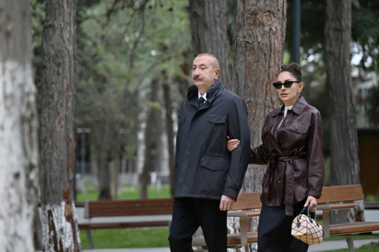 Prezident və xanımı Nərimanovda parkın açılışında 