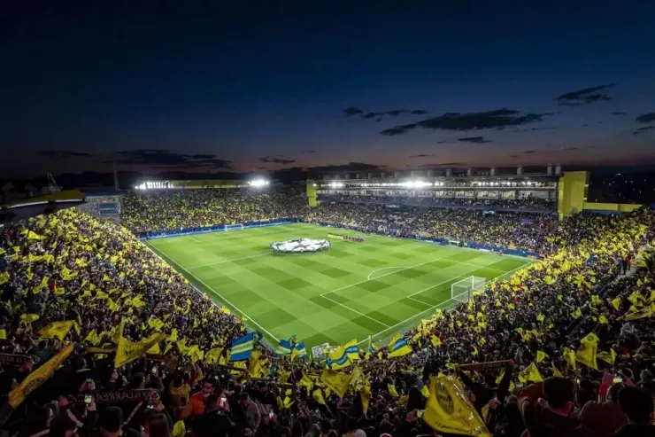 52 min əhalisi olan şəhərdə 23 min yerlik stadion  ağzına qədər doldu