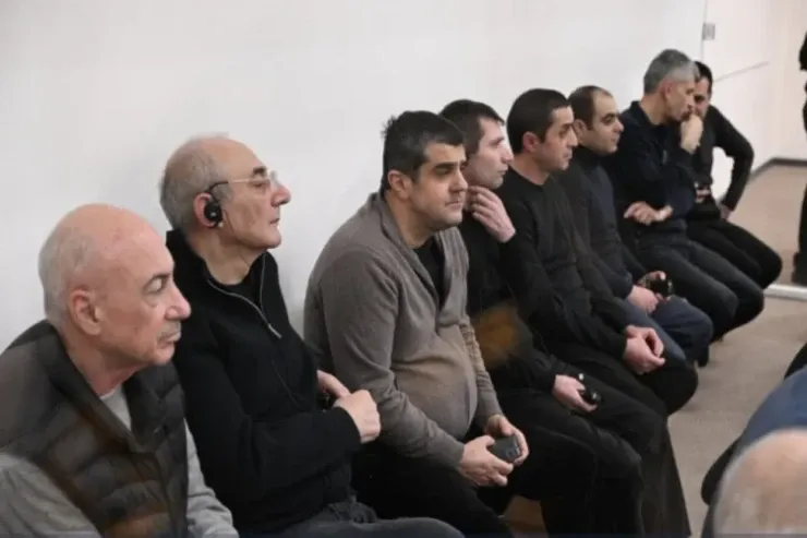 "Məni döyüb minalı ərazidə gəzdirdilər" - Ermənilərə əsir düşən zabit 