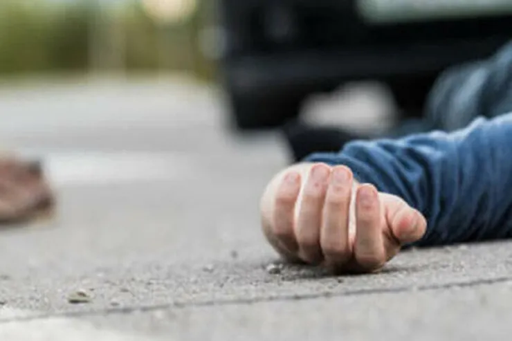 Gəncədə yolda vurulan piyada xəstəxanada öldü 