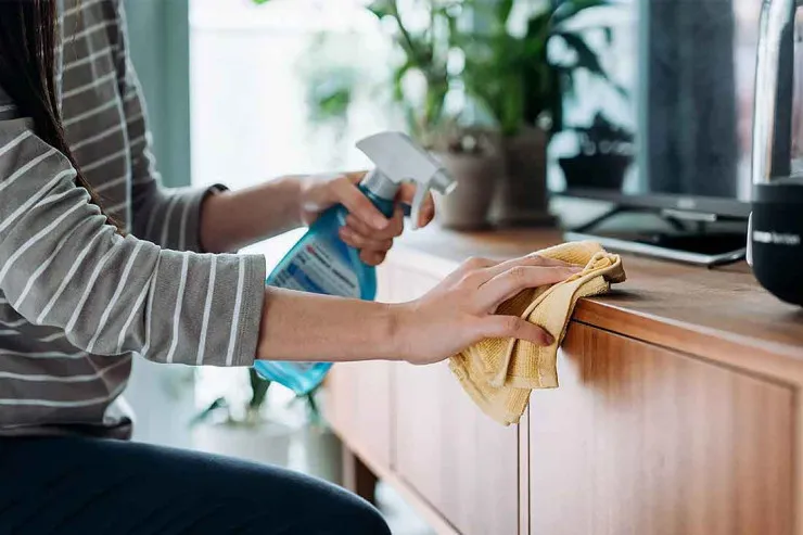 Şkafı təmizləyən qadın 100 min dollar  qazandı - Görün necə?