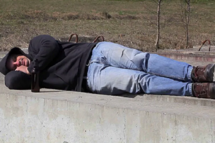 Qəbələdə içib küçədə yatan  HƏBS OLUNDU