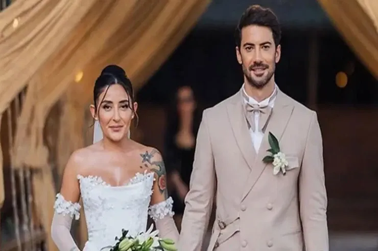 Məşhur müğənni  2 illik evliliyini   bitirdi