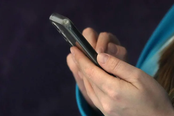 Beyin siqnallarını oxuyub telefon idarə edən cihaz  hazırlanır