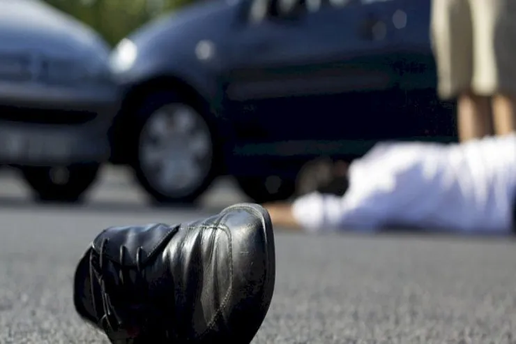 Göyçayda DƏHŞƏT:  maşın yerdə uzanan kişinin üstündən keçdi  - YENİLƏNİB 