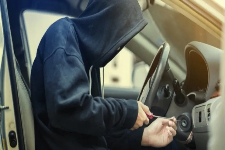 Bakıda "Mercedes" qaçırıldı